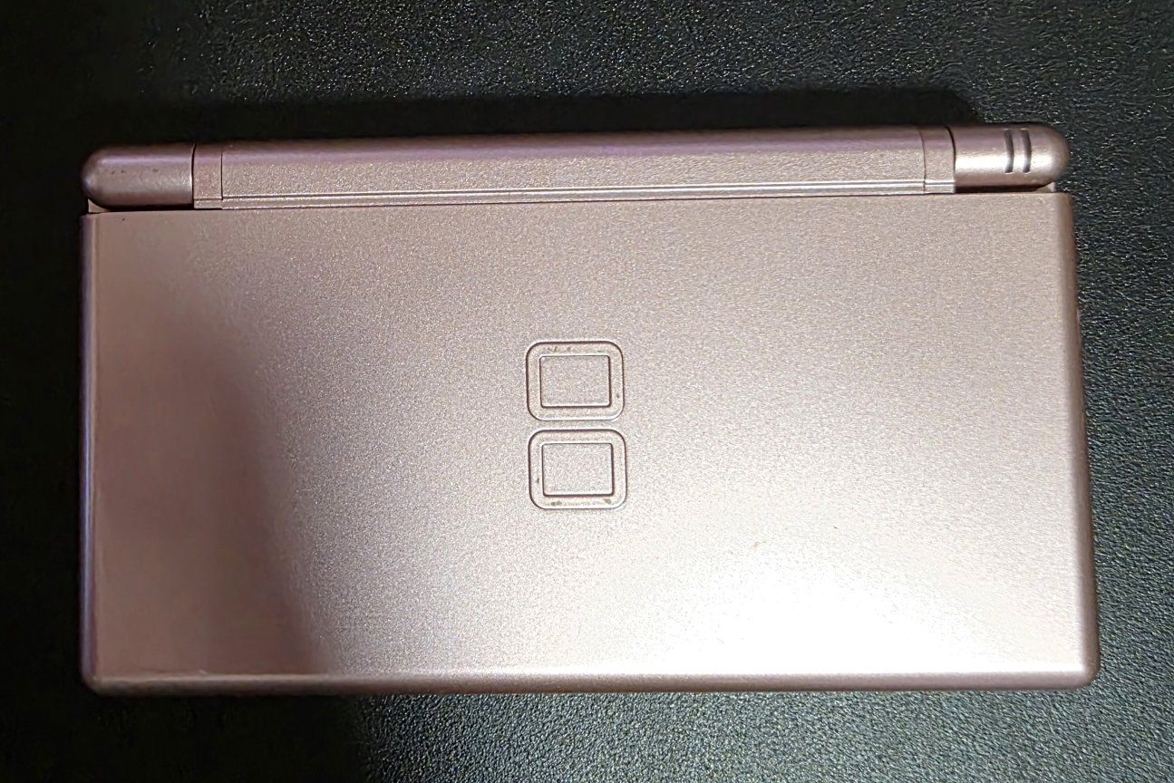 Nintendo DS Lite Rose Gold