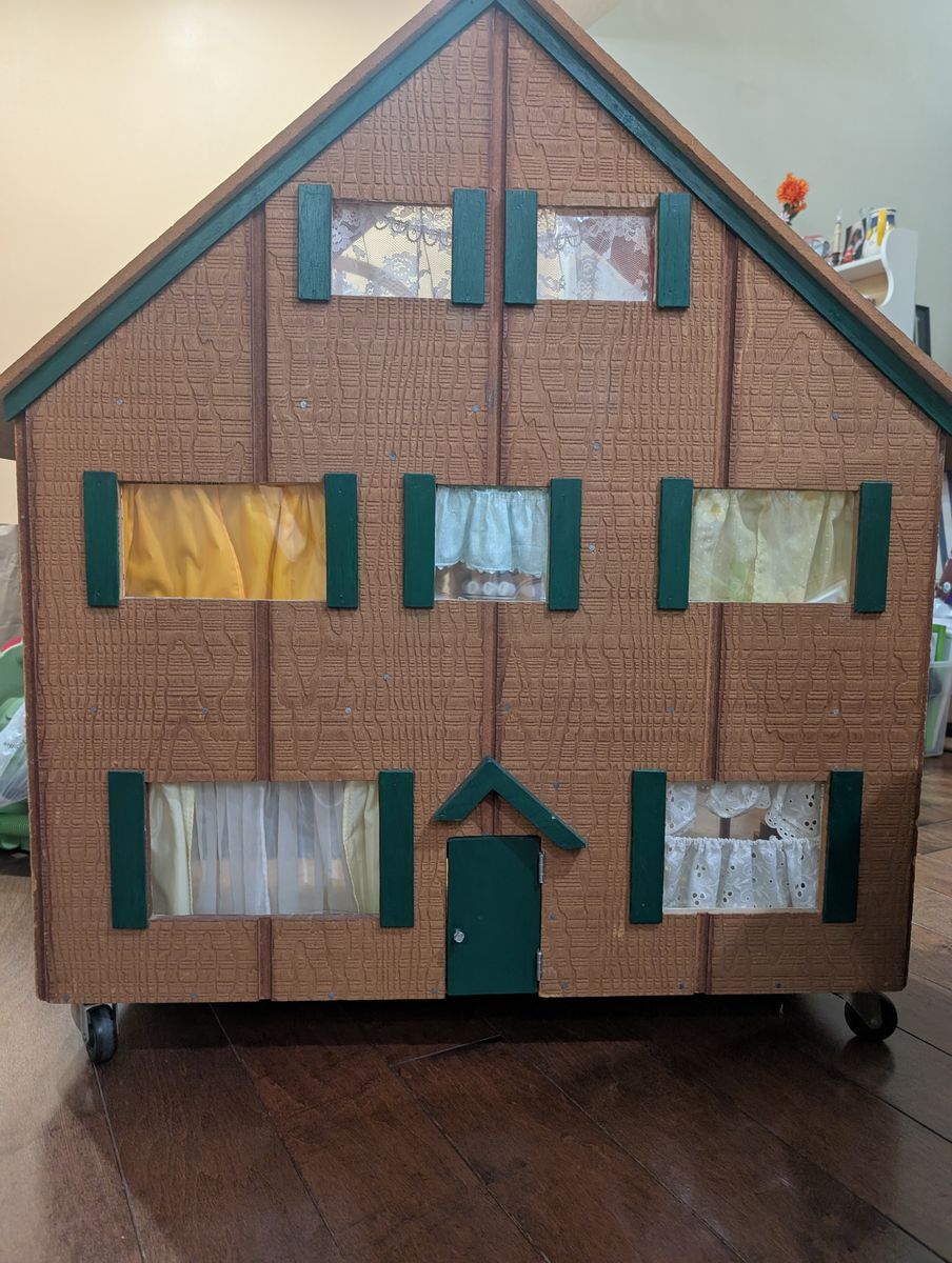 Vintage 1970's Dollhouse