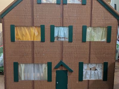 Vintage 1970's Dollhouse