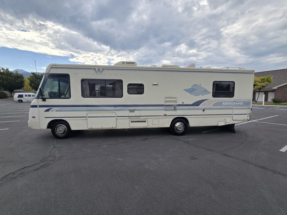 Winnebago Brave RV Motorhome, White, Pioneer Stereo, Class A, Spacious Interior