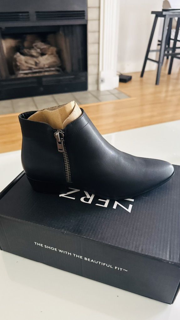 Naturalizer Boots Size 7.5