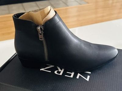Naturalizer Boots Size 7.5