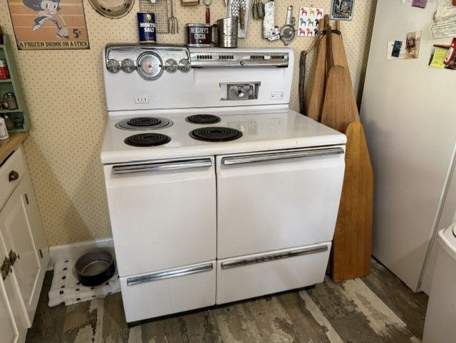 Vintage 50's GE Electric Range