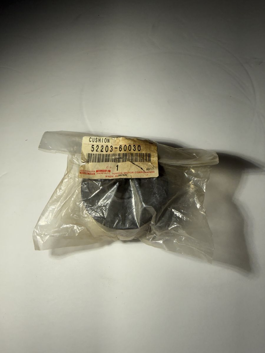 OEM Toyota Land Cruiser Cab Mount Cushion No. 2 Upper (52203-60030)