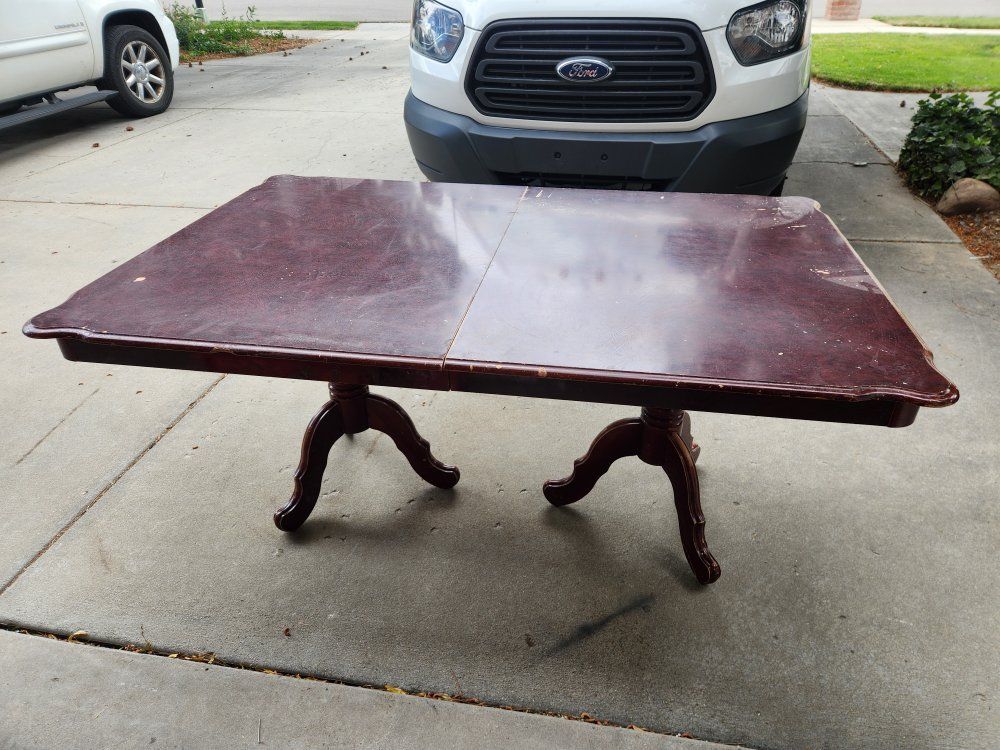 Used dining table. 42.5 x 64.5 x 29.5 inches