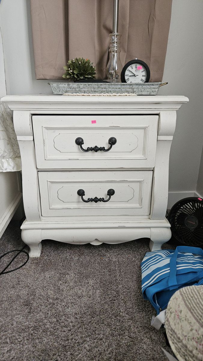 Set of nightstands