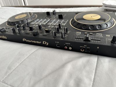 Pioneer DJ DDJ-REV1 Serato DJ Controller