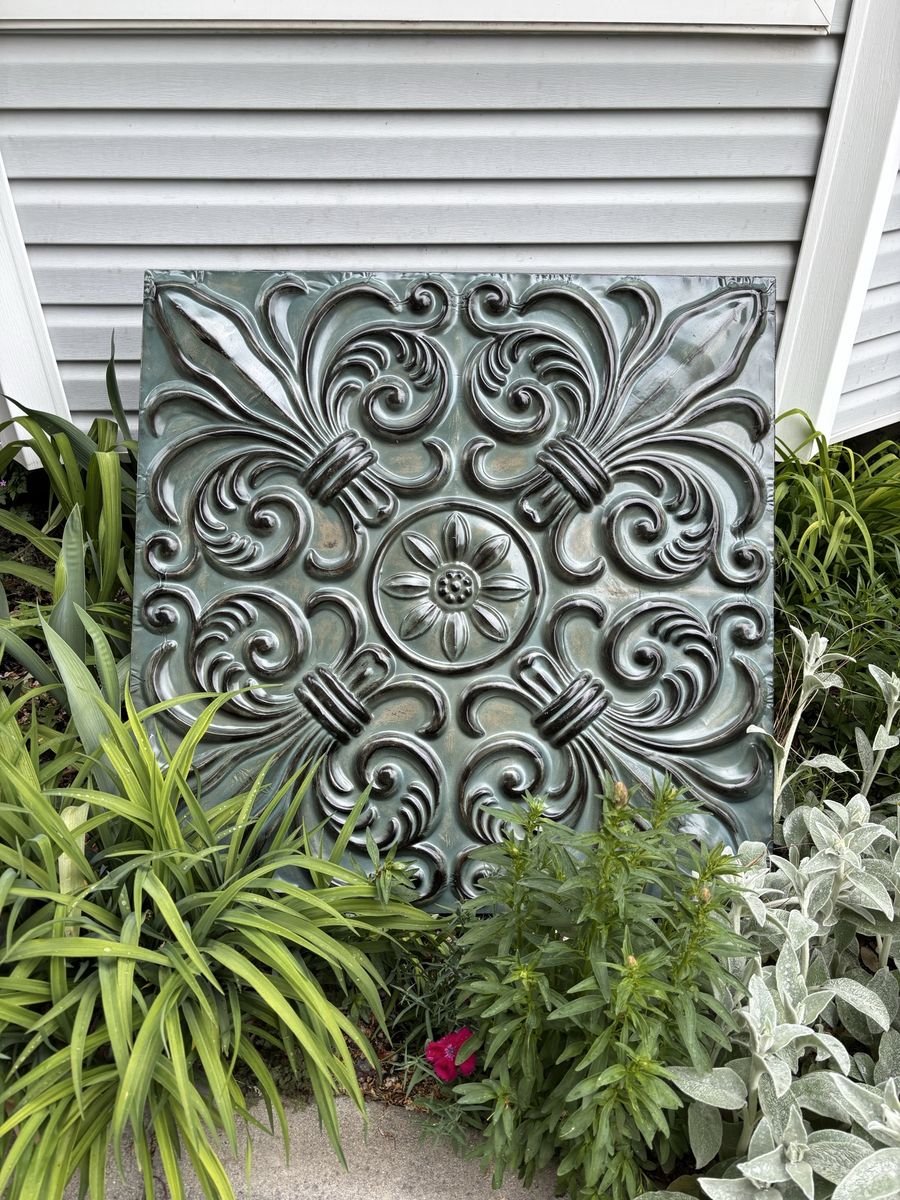 Fun metal yard decor 36x36