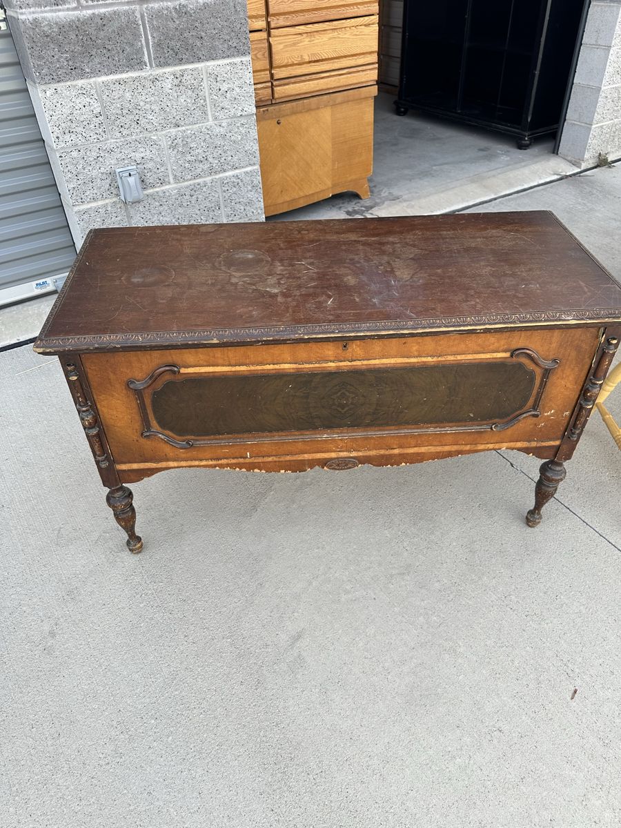Vintage 1935 Wooden Storage Chest with Turned Legs and Decorative Inlay