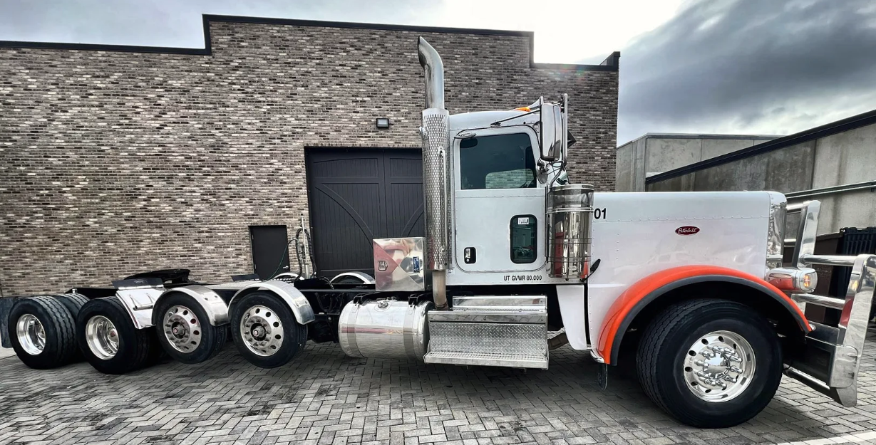 2020 PETERBILT 389