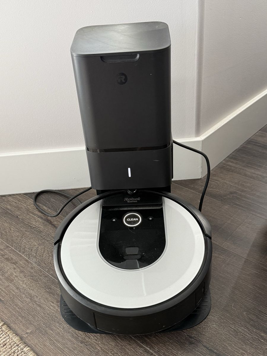 The iRobot Roomba i7 series