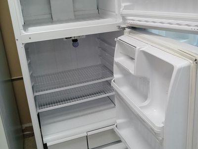 15 cf Refrigerator~28 Inch Wide~90 Day Guarantee