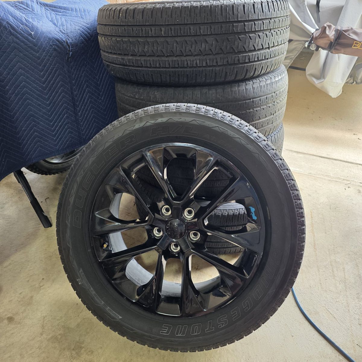 Jeep 2022  20" Black Rims & Tires (Set of 5)