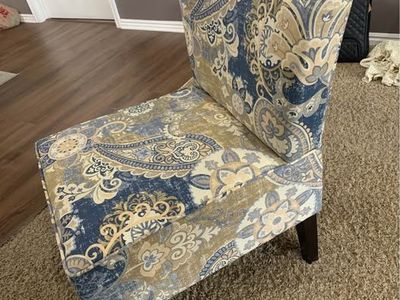 NEW - Ashley Signature accent chair