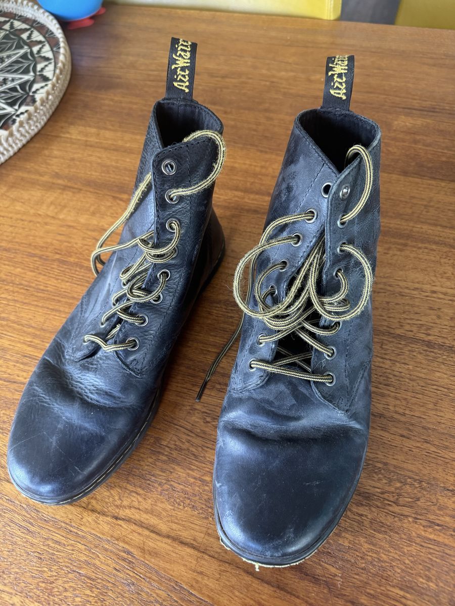 Dr. Martens Black Leather Lace-Up Boots - Pre-owned size 9 men’s
