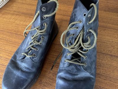 Dr. Martens Black Leather Lace-Up Boots - Pre-owned size 9 men’s