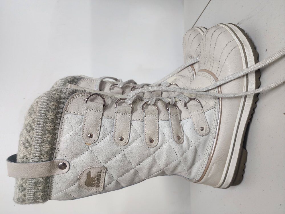 Sorel Joan of Arctic Holiday edition size 8