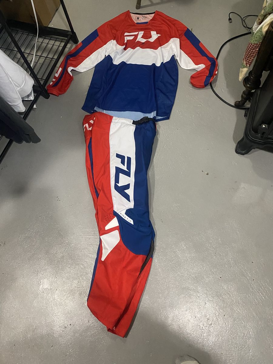 Fly racing kinetic gear set medium jersey 30 pants