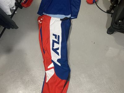 Fly racing kinetic gear set medium jersey 30 pants