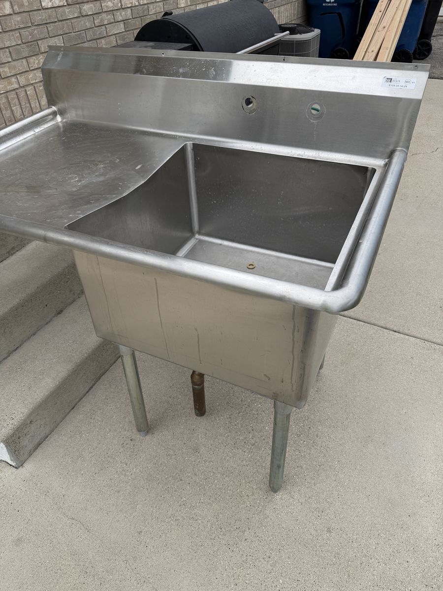 Stainless steel sink