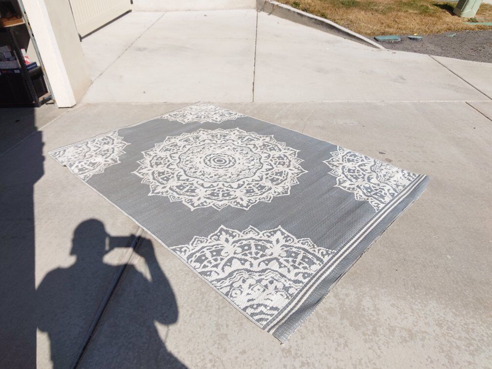 Waterproof, Reversible Plastic Straw Outdoor Rugs