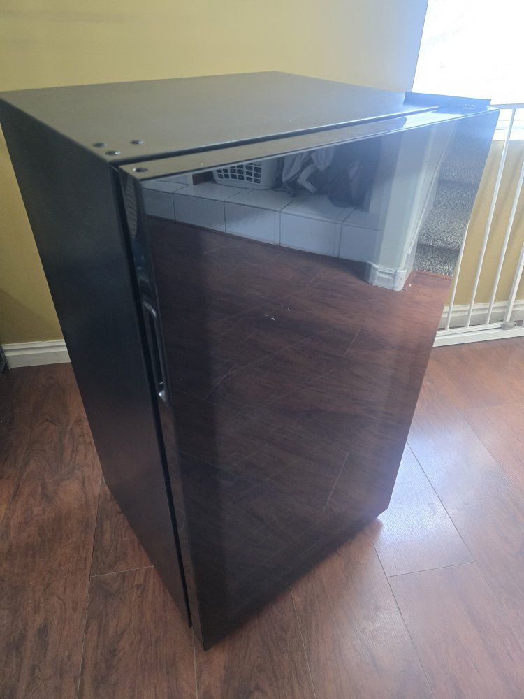 Frigidaire Wine Fridge 24 Bottle