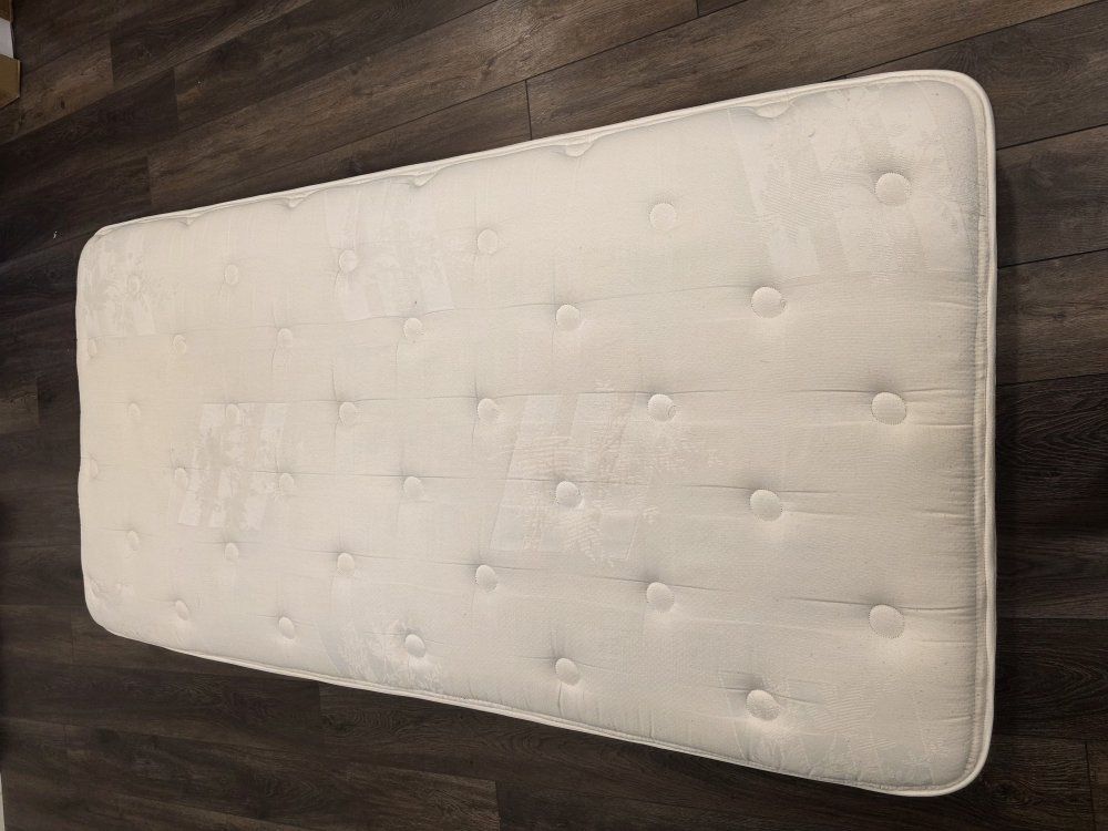 Sertapedic pillowtop, like new, single mattress fo
