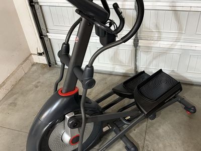 Schwinn 470 Elliptical (DELIVERY INCLUDED)