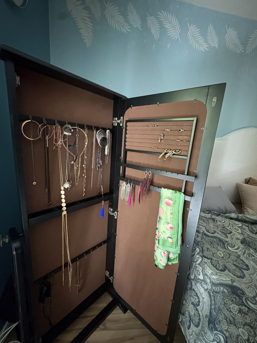 Jewerly Armorie With Full-lenght Mirror