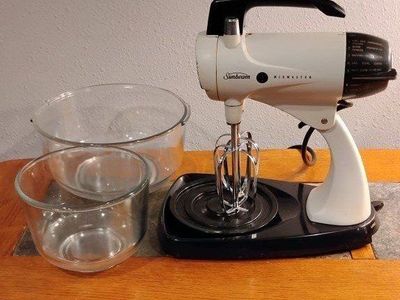 Sunbeam Mixmaster stand mixer retro collectible 1957-1967