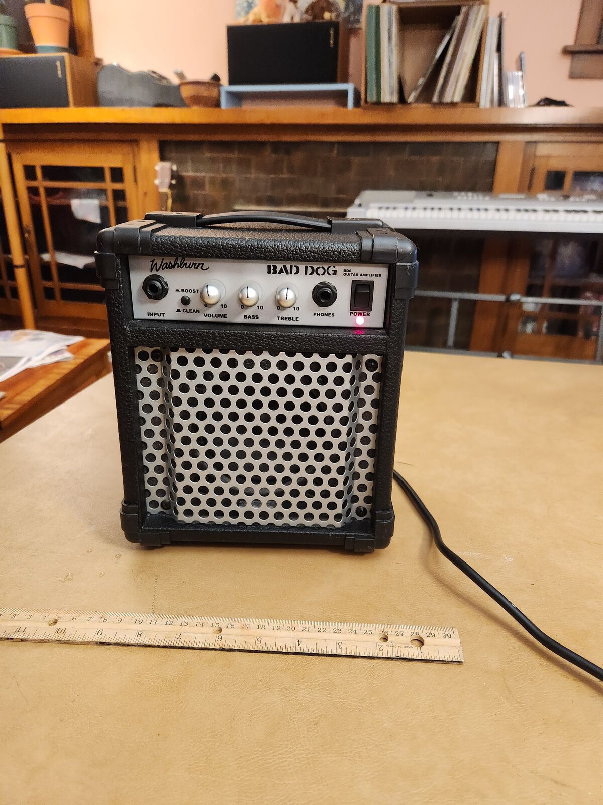 Washburn small guitar amp, "Bad Dog" Model BD8, Sounds and looks great.