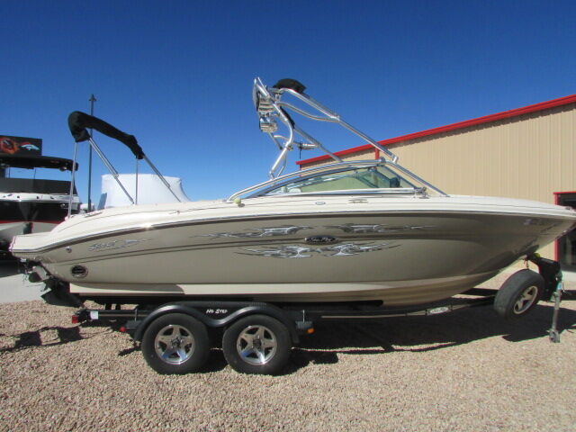 2007 Sea Ray 220 Select ( Extremely Clean Boat ! )