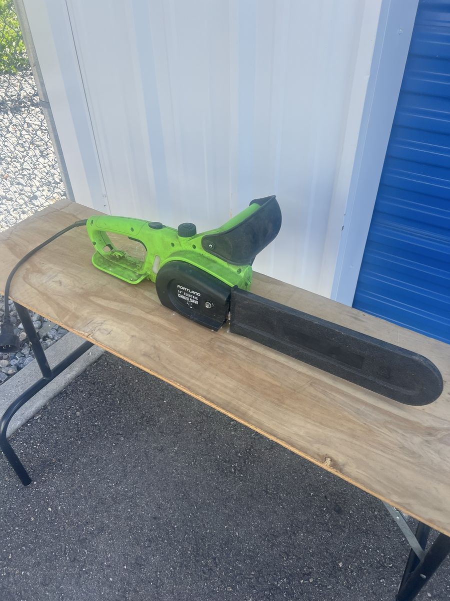 Portland 14" Electric Chainsaw - Corded, Green & Black, Used - Works Great
