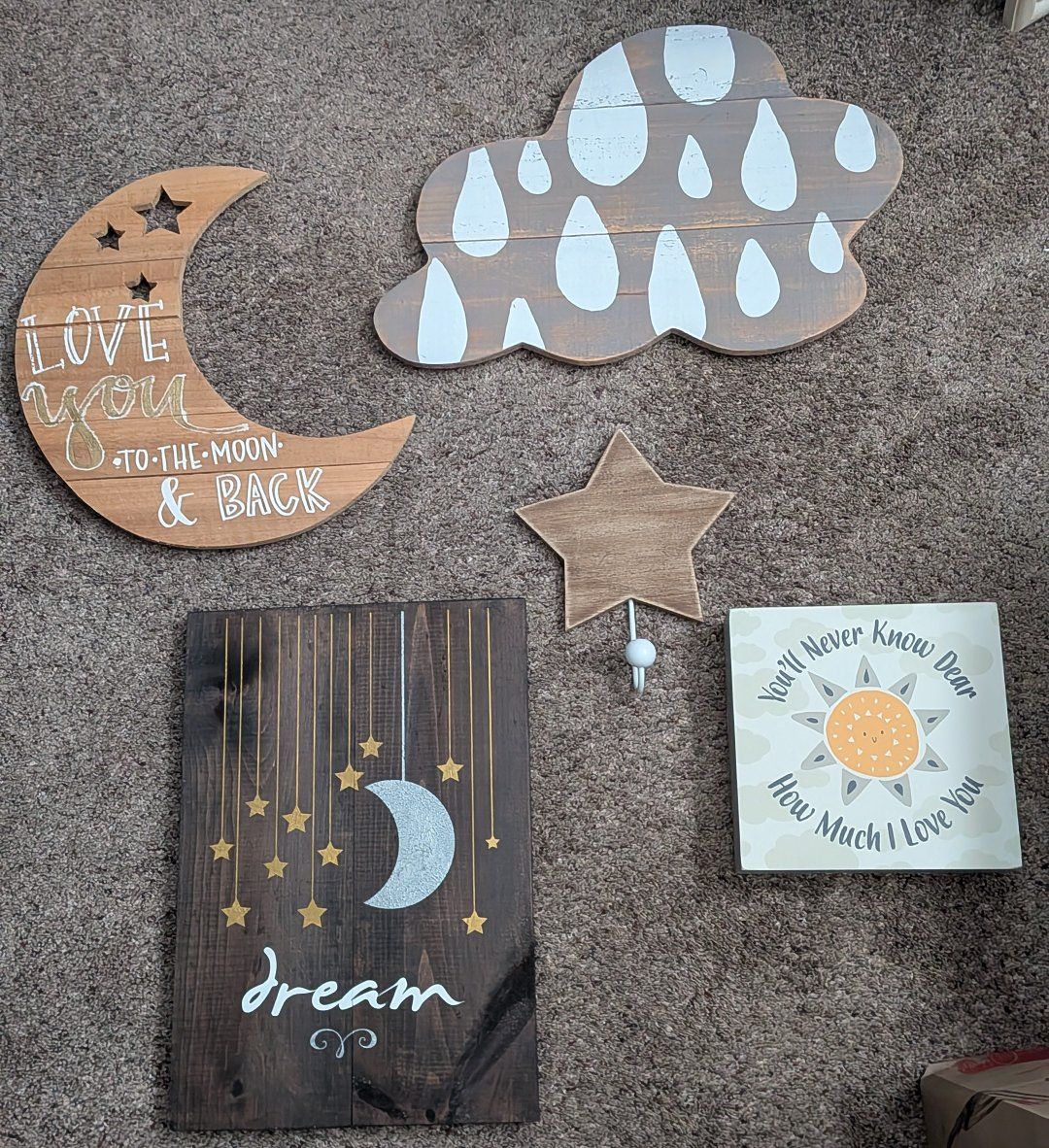 Set of 5 wooden themed wall decorations