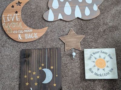 Set of 5 wooden themed wall decorations