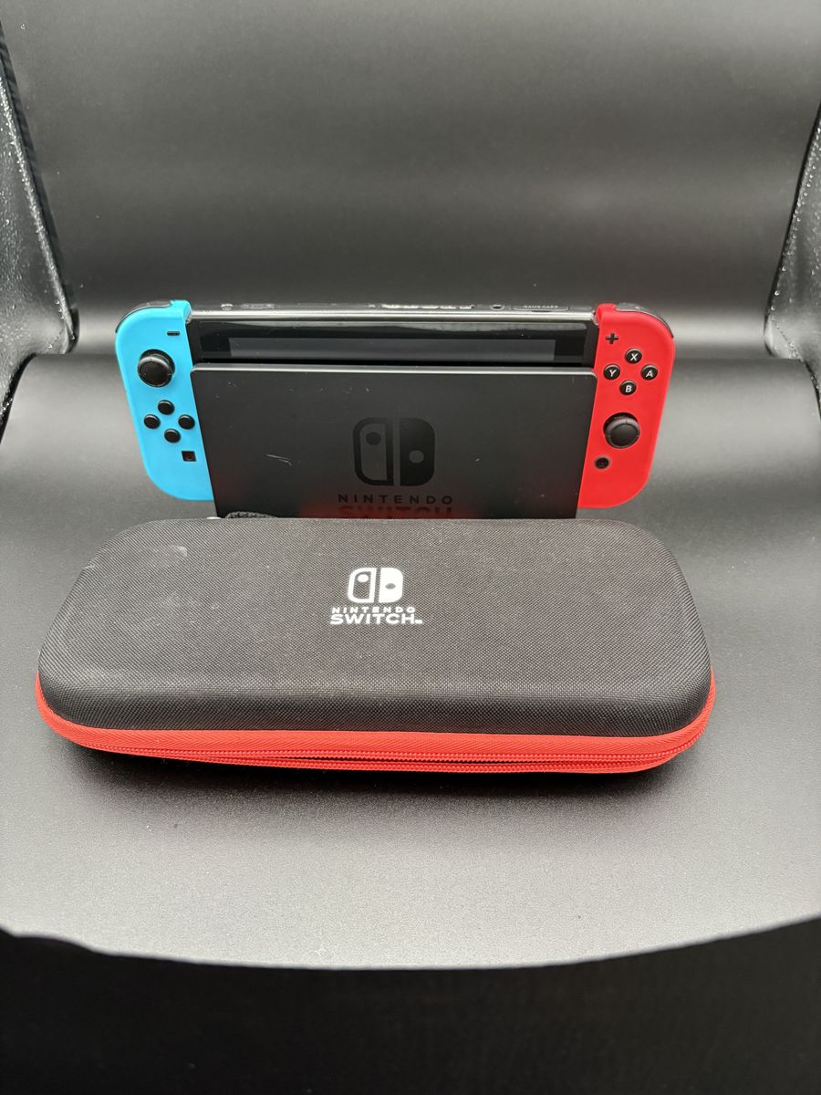 Nintendo Switch HAC-001 Console with Switch Dock and Carrying case $200 cash/venmo in Draper