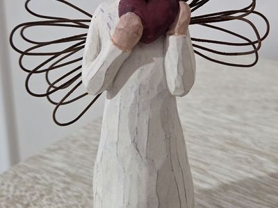 Willow Tree Angel of the Heart Figurine Demdaco Susan Lordi 2000