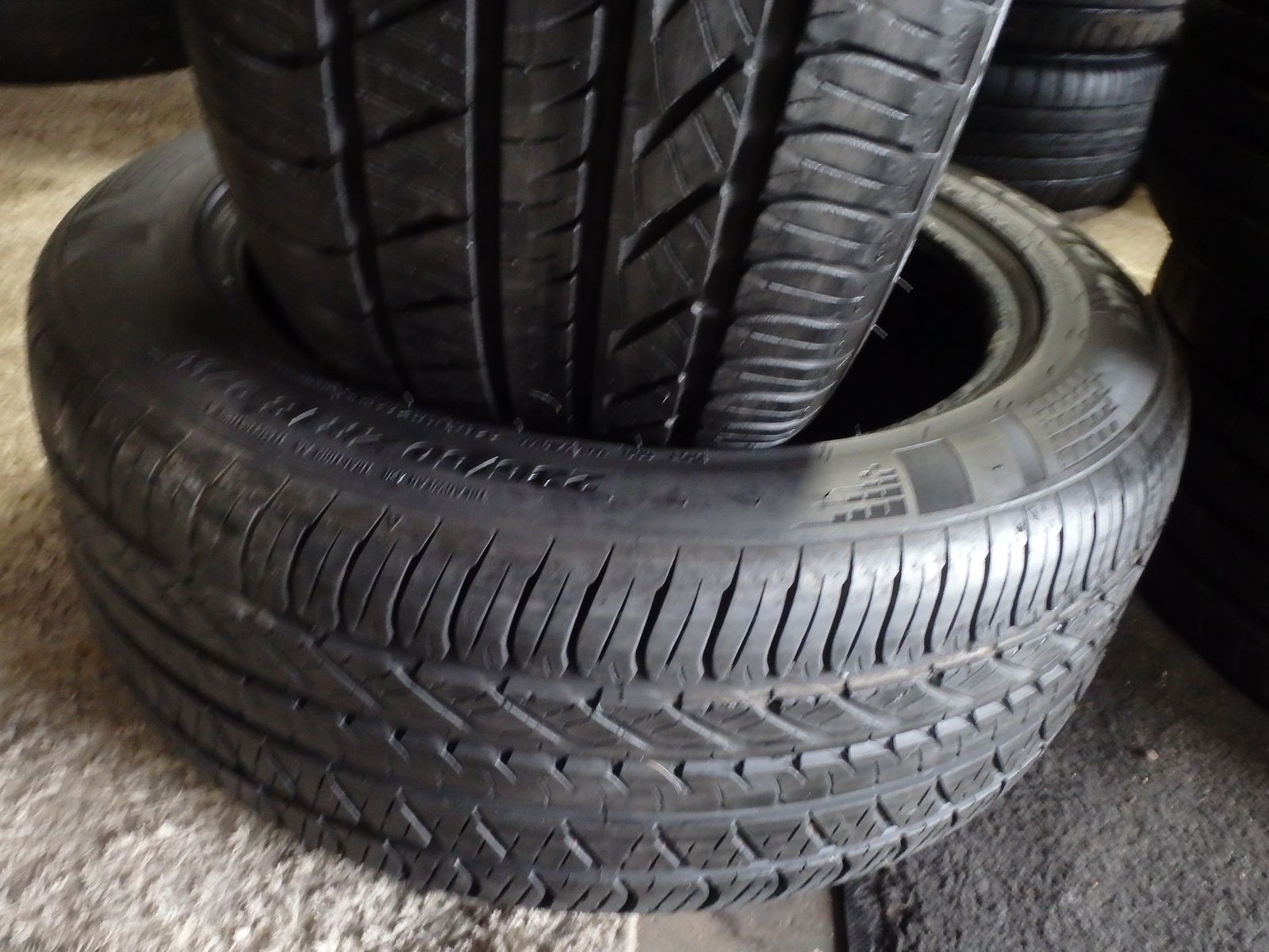 235/40R17 YOKOHAMA ADVIN SPORT A/S PAIR OF TWO USED TIRES