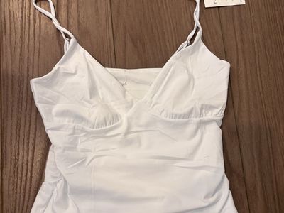 NWT Women’s Tank Top Size Large. Located in Murray cash/Venmo. Venmo to hold