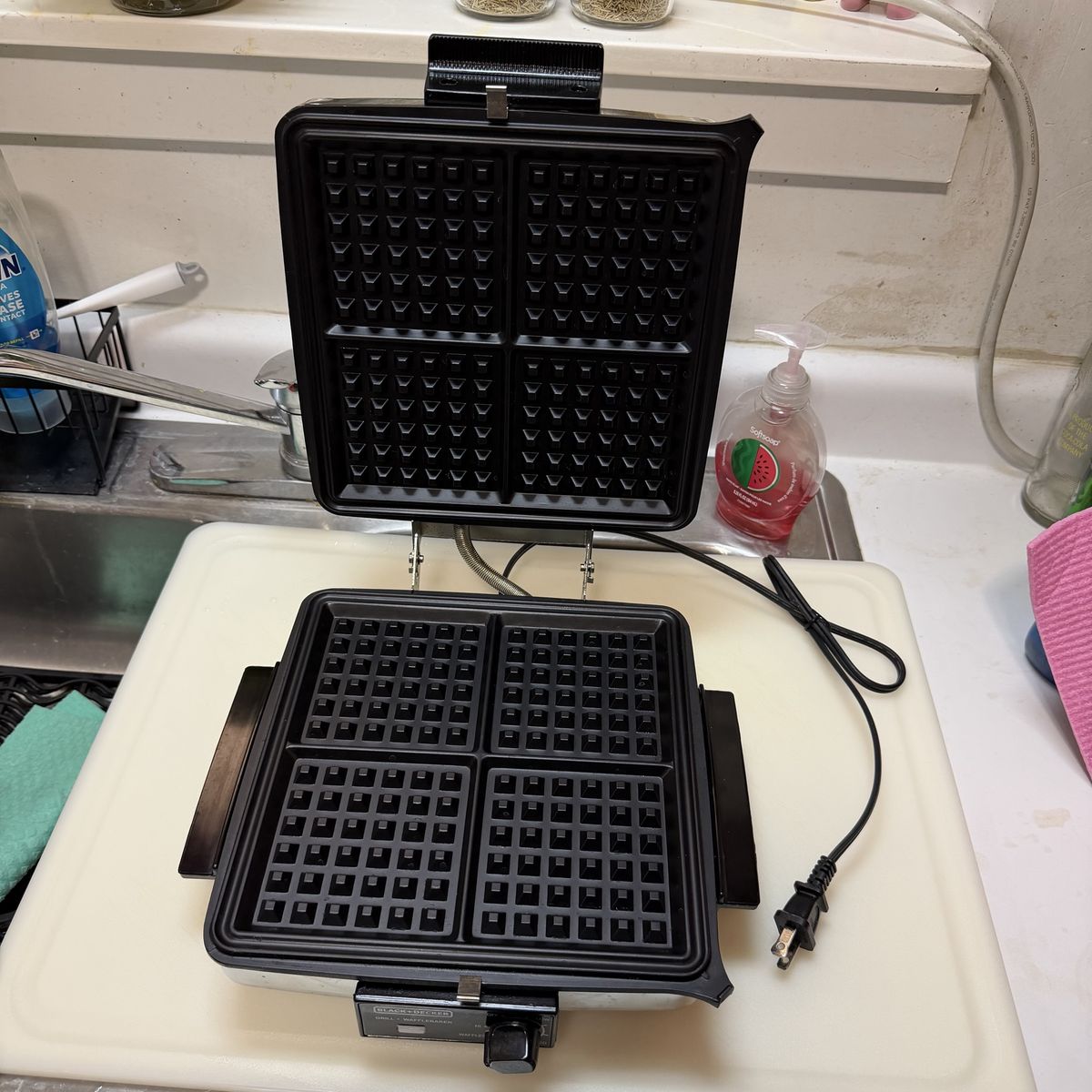 Black & Decker Reversible Grill and Waffle Maker with Removable Plates