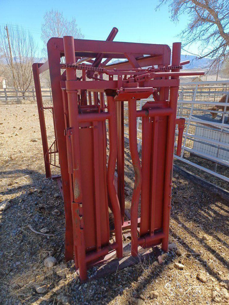 Cattle/Sheep Squeeze Chute