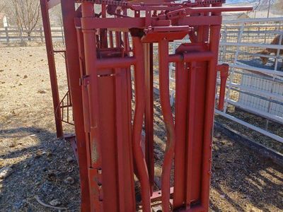 Cattle/Sheep Squeeze Chute