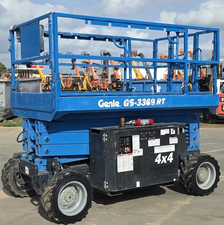 2017 Genie GS 3369 Scissor Lift