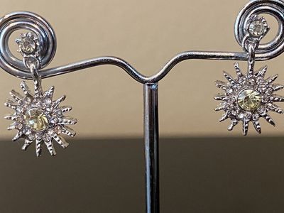NEW! Pretty Silver And Crystal Rhinestone Star Burst Earring - Stunning - C PIX