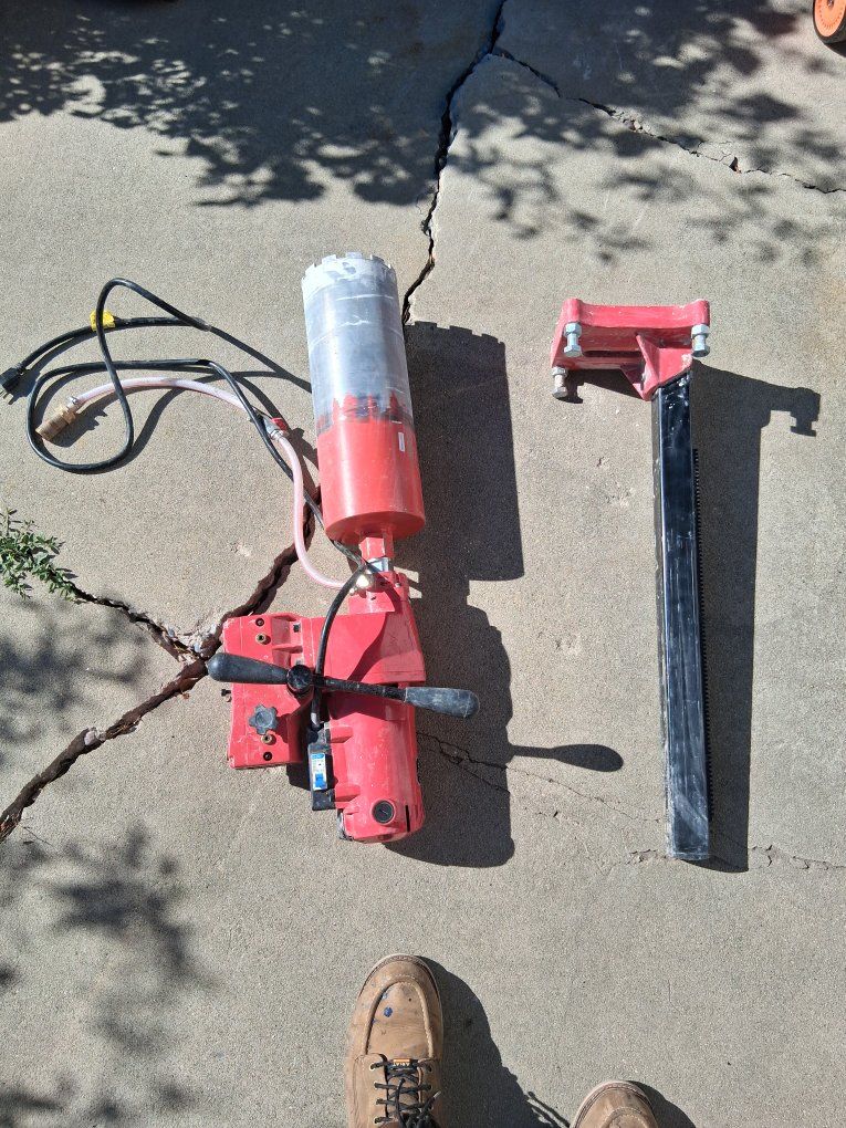 BLUEROCK Model 8Z1 CORE DRILL HIGH OUTPUT CONCRETE CORING DRILL
WITH WET CORING BITS 1"-8"
