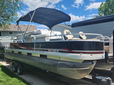 24' SunTracker Pontoon Boat Available For RENT. Multiple Day Discounts!!!