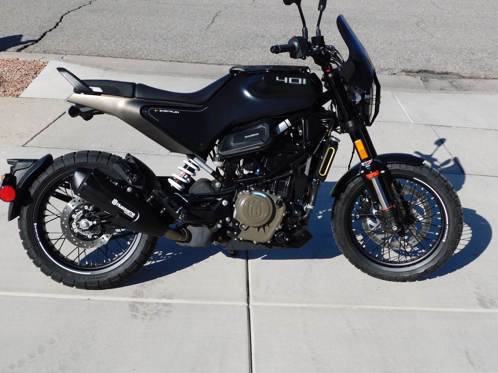 2023 Husqvarna 401 Black Arrow Svartpilen scrambler KTM Husky