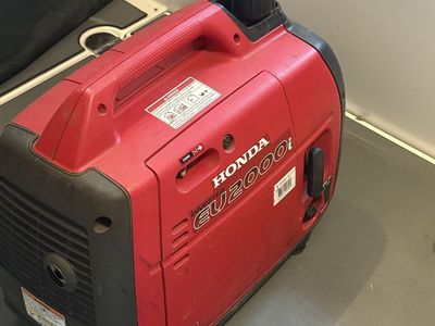 Honda EU2000i Inverter Generator - Portable, Quiet, Reliable Power