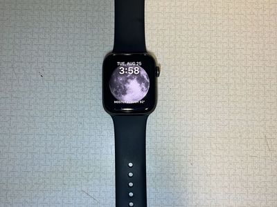 Apple Watch Black with Silicone Band Used Good Condition
