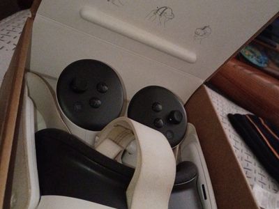 Meta Quest 3 VR Headset 512 gb & Controllers - White, Immersive Virtual Reality Experience